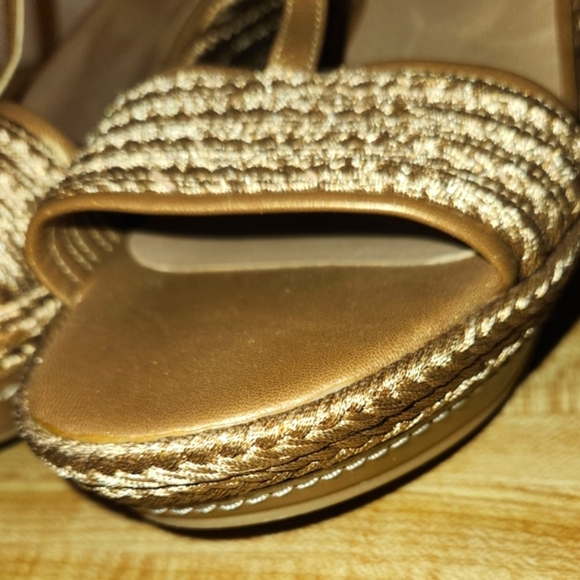 STUART WEITZMAN Metallic Gold Leather Wedge Heels with Platform, size 7M - Picture 5 of 13